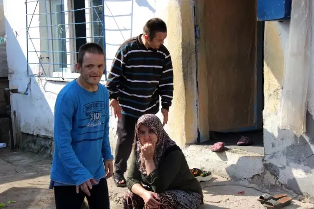 (Özel) Zihinsel engelli 2 çocuk annesi, harabe evde yaşam savaşı veriyor (Özel) Zihinsel engelli 2 çocuk annesi, harabe evde yaşam savaşı veriyor