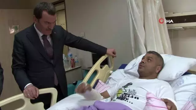 Pencereden atlayan kadın üzerine düşmüştü, kahraman esnaf o anları anlattı Pencereden atlayan kadın üzerine düşmüştü, kahraman esnaf o anları anlattı