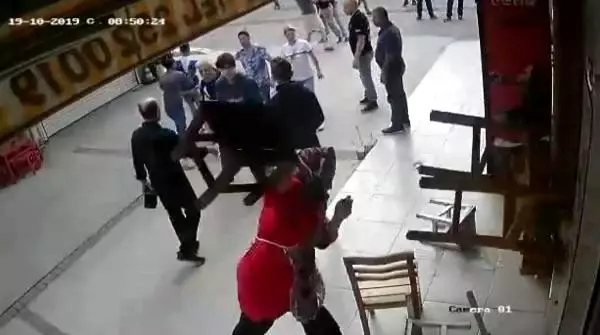 Rakip işletmeye, biber gazlı, taşlı, sopalı saldırı