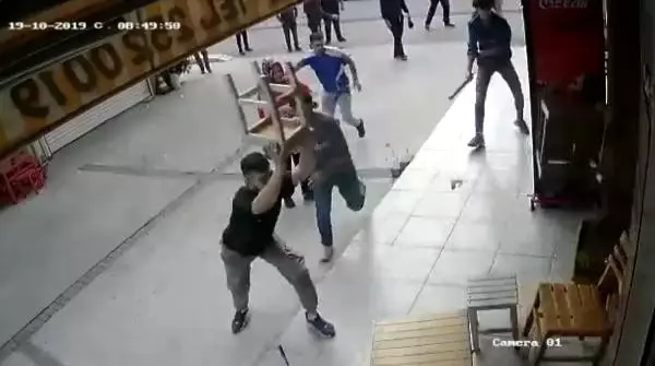 Rakip işletmeye, biber gazlı, taşlı, sopalı saldırı Rakip işletmeye, biber gazlı, taşlı, sopalı saldırı