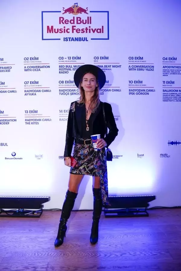 Red Bull Music Festival İstanbul ünlüleri bir araya getirdi Red Bull Music Festival İstanbul ünlüleri bir araya getirdi