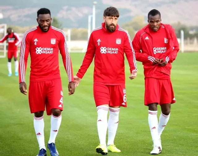 Rıza Çalımbay: 'Antalya maçı final niteliğinde' Rıza Çalımbay: 'Antalya maçı final niteliğinde'