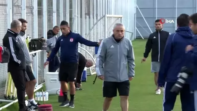 Rıza Çalımbay: 'Antalya maçı final niteliğinde' Rıza Çalımbay: 'Antalya maçı final niteliğinde'