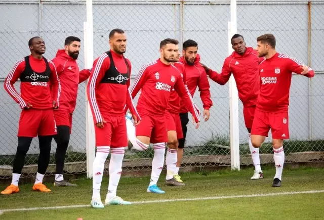 Rıza Çalımbay: 'Antalya maçı final niteliğinde' Rıza Çalımbay: 'Antalya maçı final niteliğinde'