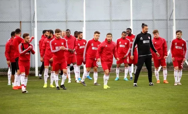 Rıza Çalımbay: 'Antalya maçı final niteliğinde' Rıza Çalımbay: 'Antalya maçı final niteliğinde'