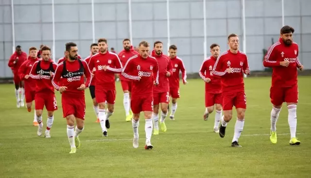 Rıza Çalımbay: 'Antalya maçı final niteliğinde' Rıza Çalımbay: 'Antalya maçı final niteliğinde'