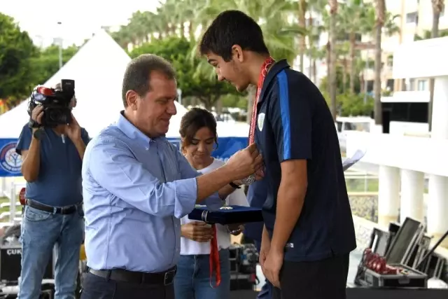 Seçer: 'En büyük hedefimiz, Mersin'i spor, kültür ve sanat kenti yapmak' Seçer: 'En büyük hedefimiz, Mersin'i spor, kültür ve sanat kenti yapmak'