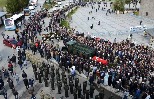 Hakkari şehidi memleketi Erzurum'da son yolculuğuna uğurlandı Hakkari şehidi memleketi Erzurum'da son yolculuğuna uğurlandı