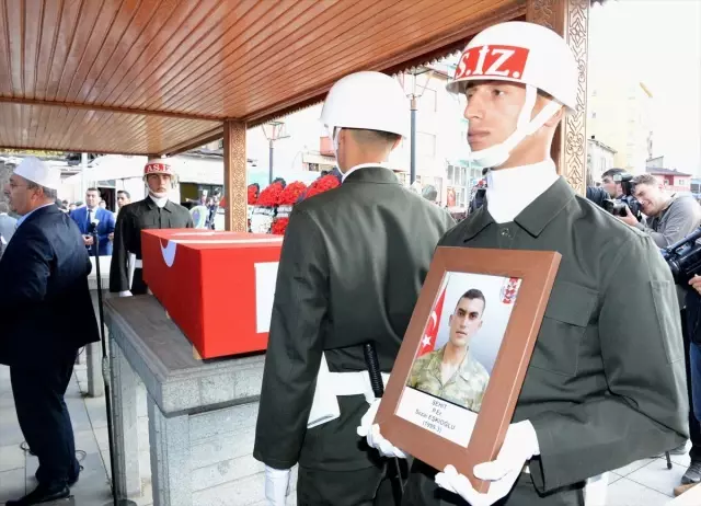Hakkari şehidi memleketi Erzurum'da son yolculuğuna uğurlandı Hakkari şehidi memleketi Erzurum'da son yolculuğuna uğurlandı