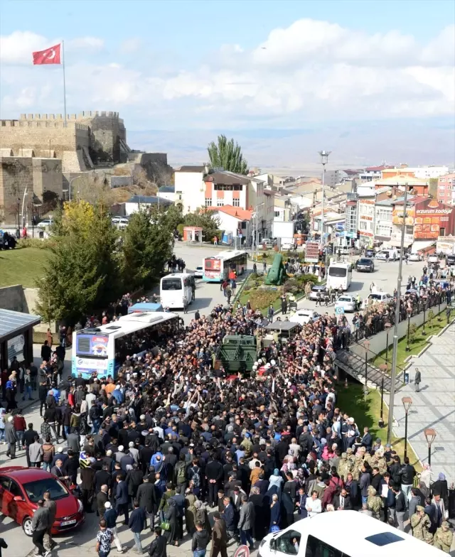 Hakkari şehidi memleketi Erzurum'da son yolculuğuna uğurlandı Hakkari şehidi memleketi Erzurum'da son yolculuğuna uğurlandı
