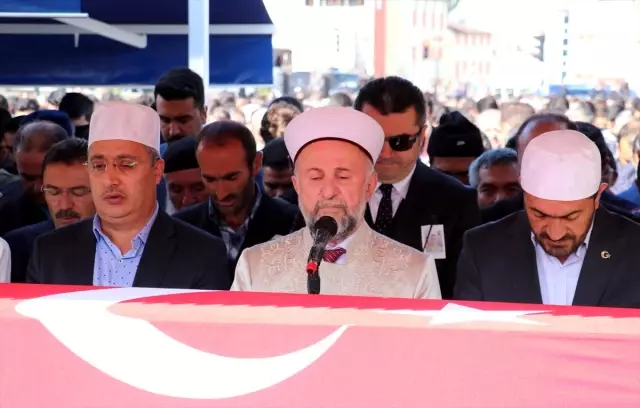 Hakkari şehidi memleketi Erzurum'da son yolculuğuna uğurlandı Hakkari şehidi memleketi Erzurum'da son yolculuğuna uğurlandı
