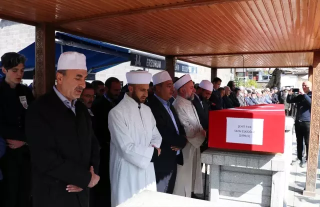 Hakkari şehidi memleketi Erzurum'da son yolculuğuna uğurlandı Hakkari şehidi memleketi Erzurum'da son yolculuğuna uğurlandı