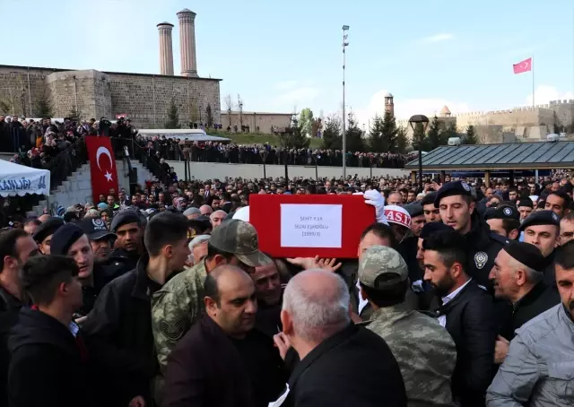 Hakkari şehidi memleketi Erzurum'da son yolculuğuna uğurlandı Hakkari şehidi memleketi Erzurum'da son yolculuğuna uğurlandı