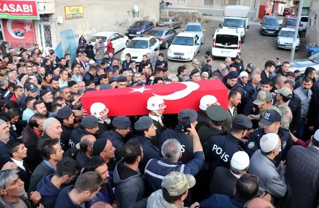 Hakkari şehidi memleketi Erzurum'da son yolculuğuna uğurlandı Hakkari şehidi memleketi Erzurum'da son yolculuğuna uğurlandı
