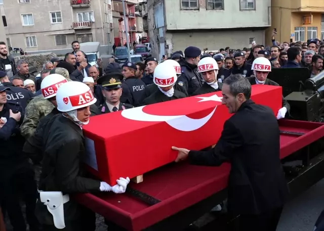 Hakkari şehidi memleketi Erzurum'da son yolculuğuna uğurlandı Hakkari şehidi memleketi Erzurum'da son yolculuğuna uğurlandı