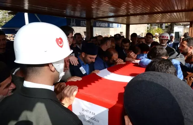 Hakkari şehidi memleketi Erzurum'da son yolculuğuna uğurlandı Hakkari şehidi memleketi Erzurum'da son yolculuğuna uğurlandı