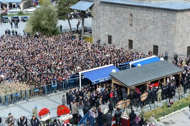 Hakkari şehidi memleketi Erzurum'da son yolculuğuna uğurlandı Hakkari şehidi memleketi Erzurum'da son yolculuğuna uğurlandı