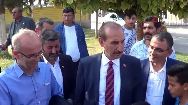 Şehit babaları sınırdaki çocuklara harçlık dağıttı Şehit babaları sınırdaki çocuklara harçlık dağıttı