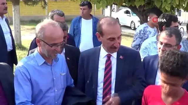 Şehit babaları sınırdaki çocuklara harçlık dağıttı Şehit babaları sınırdaki çocuklara harçlık dağıttı