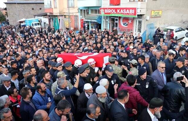 Şehit cenazesinde uygulanan protokol dikkat çekti