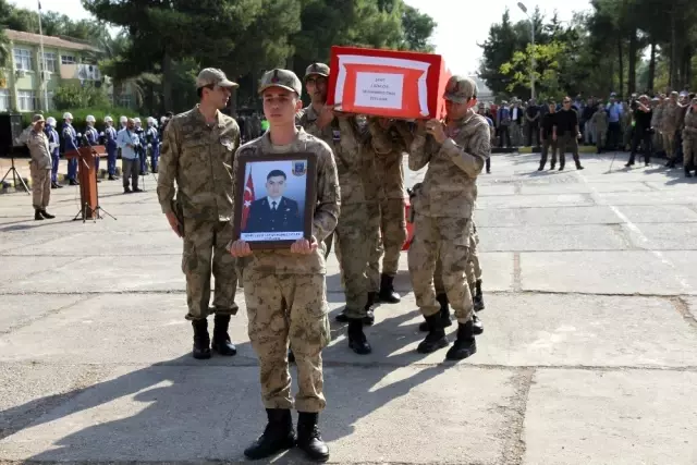Şehit uzman çavuş Önek'in naaşı memleketine uğurlandı Şehit uzman çavuş Önek'in naaşı memleketine uğurlandı