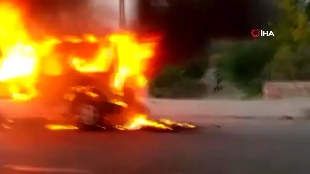 Seyir halindeki araç alev alev yandı Seyir halindeki araç alev alev yandı