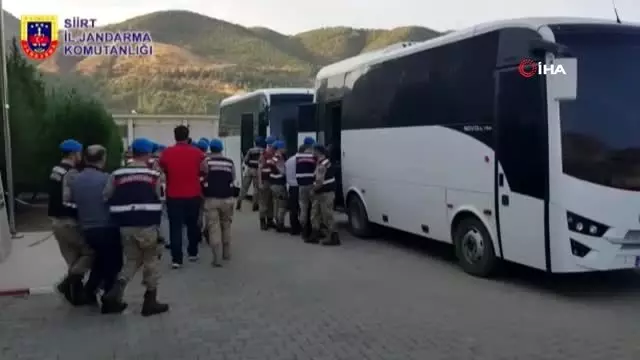 Silah kaçakçılığından gözaltına alınan 10 kişi tutuklandı Silah kaçakçılığından gözaltına alınan 10 kişi tutuklandı