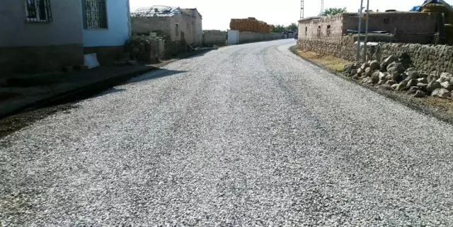 Sindelhöyük mahallesindeki asfaltlama çalışmaları devam ediyor Sindelhöyük mahallesindeki asfaltlama çalışmaları devam ediyor