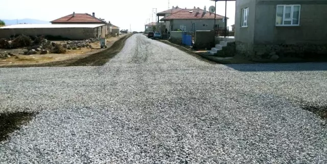 Sindelhöyük mahallesindeki asfaltlama çalışmaları devam ediyor Sindelhöyük mahallesindeki asfaltlama çalışmaları devam ediyor