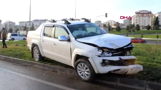 Sivas'ta kamyonet ile otomobil çarpıştı: 4 yaralı