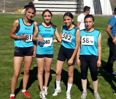 Sivaslı atletler Bingöl'den derece ile döndü