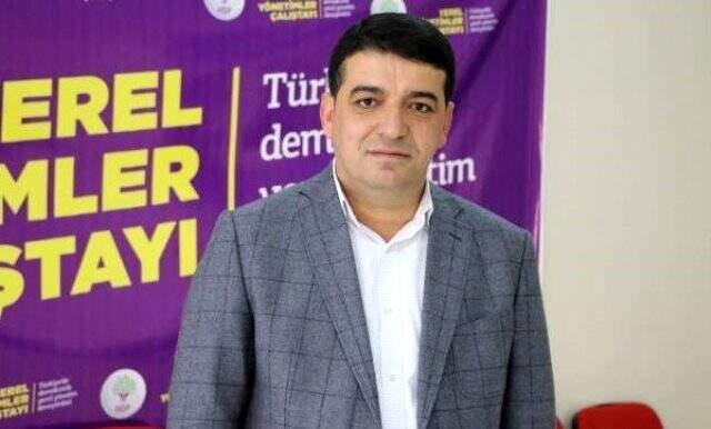 Son dakika:Görevden uzaklaştırılan Diyarbakır Büyükşehir eski belediye başkanı ile üç HDP'li başkan gözaltına alındı