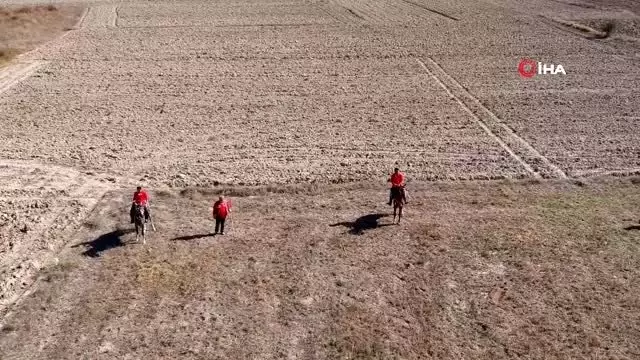 Sünnet düğününde Türklük ve Yörüklük kültürlerini doyasıya yaşattılar Sünnet düğününde Türklük ve Yörüklük kültürlerini doyasıya yaşattılar