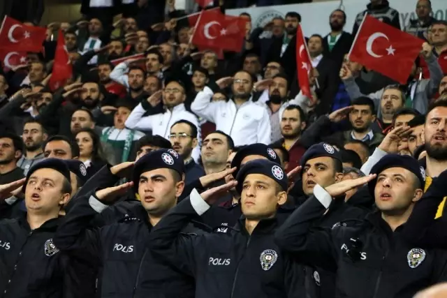Süper Lig: Konyaspor: 0 - Yeni Malatyaspor: 1 (İlk Yarı) Süper Lig: Konyaspor: 0 - Yeni Malatyaspor: 1 (İlk Yarı)