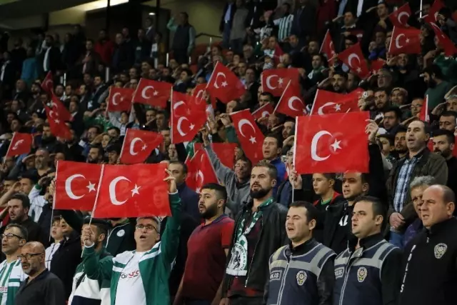 Süper Lig: Konyaspor: 0 - Yeni Malatyaspor: 1 (İlk Yarı) Süper Lig: Konyaspor: 0 - Yeni Malatyaspor: 1 (İlk Yarı)