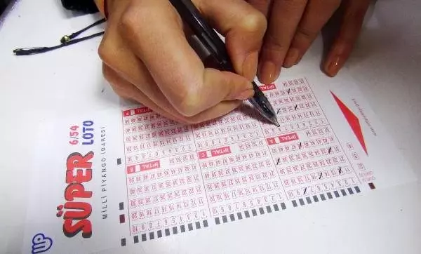 Süper Loto'da büyük ikramiyenin sahibi parasını aldı Süper Loto'da büyük ikramiyenin sahibi parasını aldı