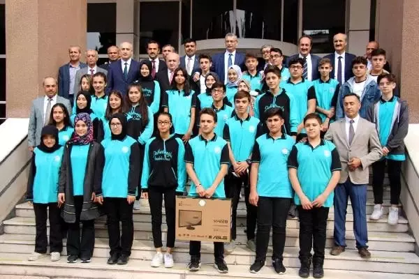 Tayvan Ankara Büyükelçisi'nden Kahramanmaraş'a 55 bilgisayar Tayvan Ankara Büyükelçisi'nden Kahramanmaraş'a 55 bilgisayar