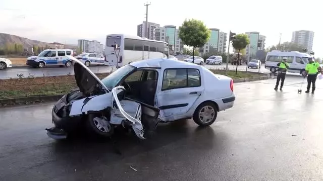 Trafik kazası: 4 yaralı Trafik kazası: 4 yaralı