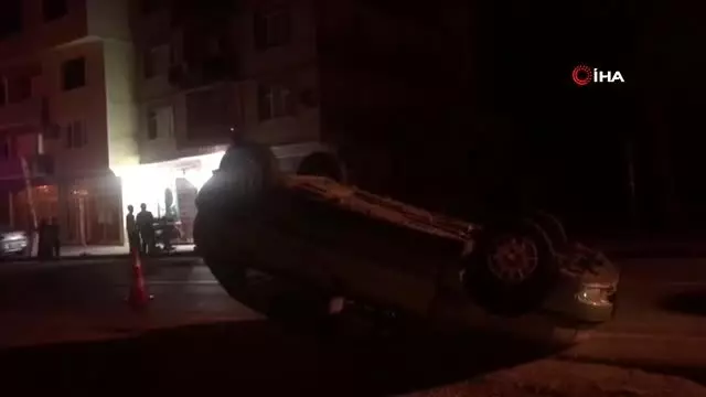 Traktöre çarpan otomobil takla attı: 2 yaralı Traktöre çarpan otomobil takla attı: 2 yaralı