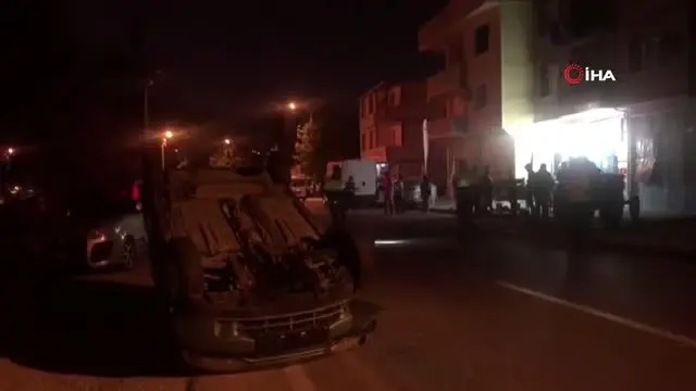 Traktöre çarpan otomobil takla attı: 2 yaralı Traktöre çarpan otomobil takla attı: 2 yaralı
