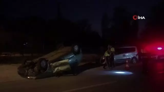 Traktöre çarpan otomobil takla attı: 2 yaralı Traktöre çarpan otomobil takla attı: 2 yaralı