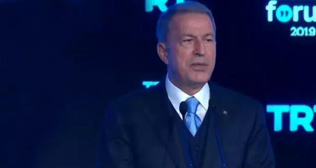 TRT World Forum'da konuşan Akar, akıcı İngilizcesiyle dikkat çekti