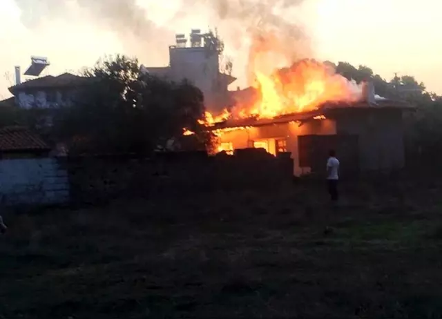 Ula'da ev yangını Ula'da ev yangını