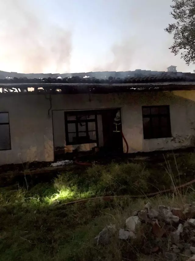 Ula'da ev yangını Ula'da ev yangını