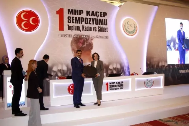 Ülkü Ocakları Genel Başkanı Ateş: 'Kadınların haklarına sahip çıkamazsak, medeniyetimizle övünmeye... Ülkü Ocakları Genel Başkanı Ateş: 'Kadınların haklarına sahip çıkamazsak, medeniyetimizle övünmeye...