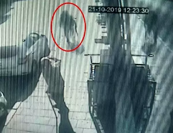 Üvey kardeşini berber koltuğunda pompalı tüfekle vurdu Üvey kardeşini berber koltuğunda pompalı tüfekle vurdu