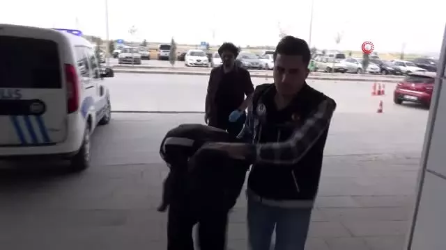 Uyuşturucu taciri suçüstü yakalandı Uyuşturucu taciri suçüstü yakalandı