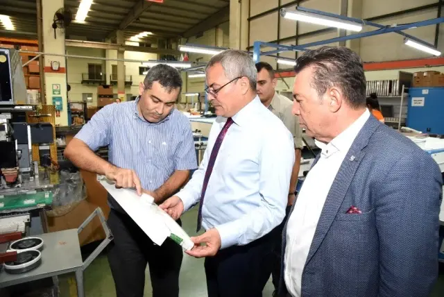 Vali Deniz sanayi tesislerinde incelemelerde bulundu Vali Deniz sanayi tesislerinde incelemelerde bulundu