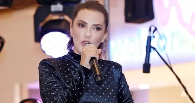 Yeşim Salkım CD'den şarkı okuyan şarkıcılara sitem etti: Kanırta kanırta sileceğiz Yeşim Salkım CD'den şarkı okuyan şarkıcılara sitem etti: Kanırta kanırta sileceğiz