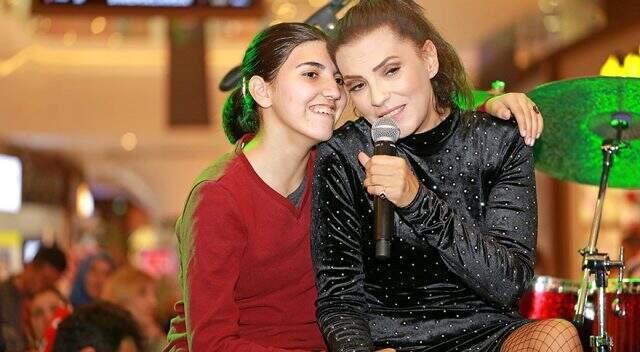 Yeşim Salkım CD'den şarkı okuyan şarkıcılara sitem etti: Kanırta kanırta sileceğiz